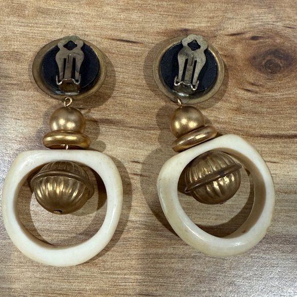 Vintage Gold Tone and “Bone” Clip On Earrings - Picture 6 of 8
